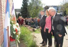 Emléktábla a kilencvenes években elesett harcosok tiszteletére